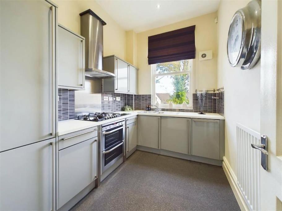 Upmarket Apartment In Ормскирк Экстерьер фото
