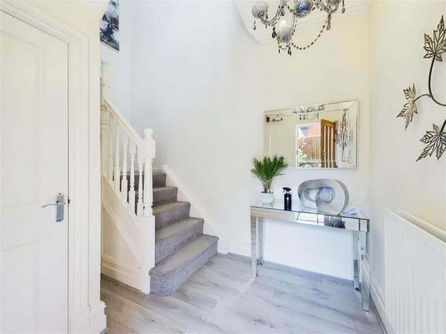 Upmarket Apartment In Ормскирк Экстерьер фото