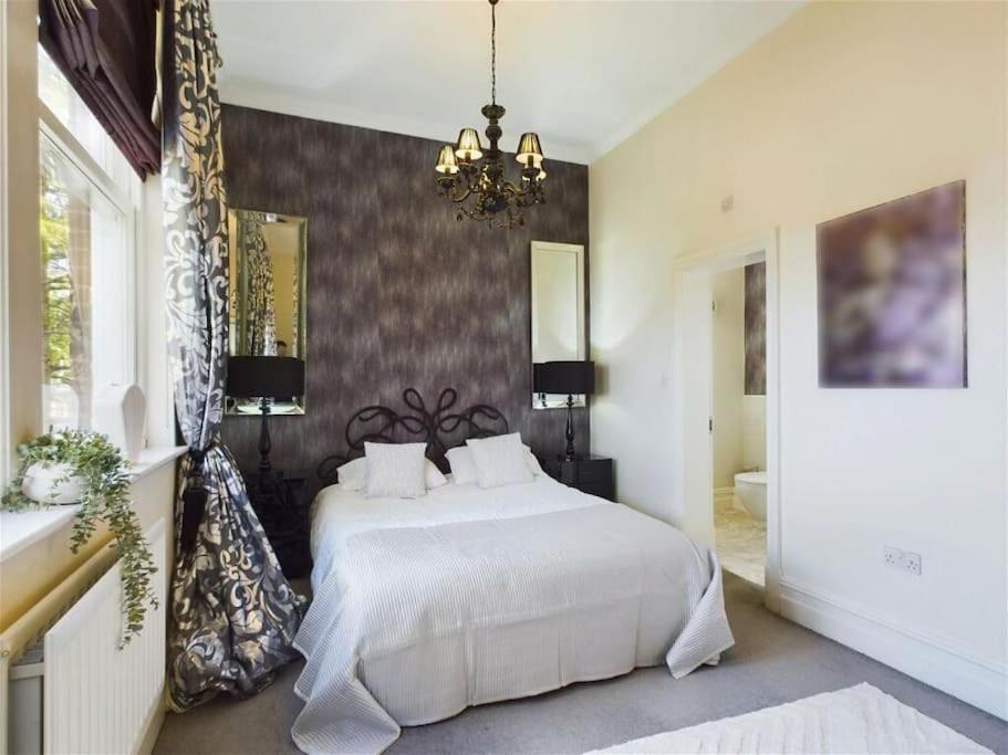 Upmarket Apartment In Ормскирк Экстерьер фото